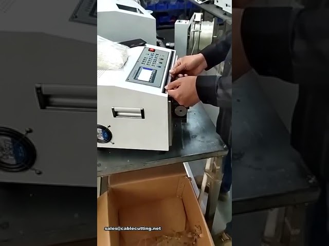 전산 자동 피복 벗김기 및 전송 벨트 절단기 전자 외피 가공 기계