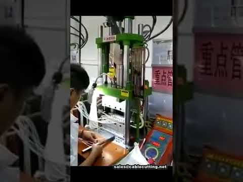 소형 사출 성형기로 화이트 USB 케이블 성형하기